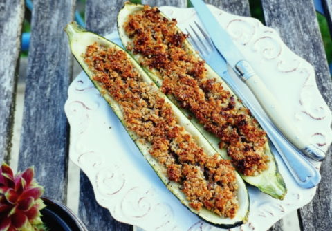 vegan gevulde courgette met noten