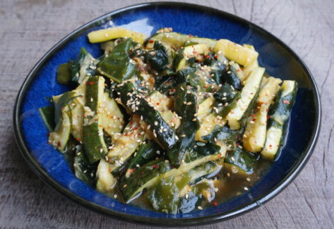 Courgette met zeewier salade