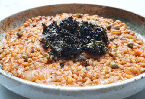 Kamut in tomatensaus met gebakken boerenkool