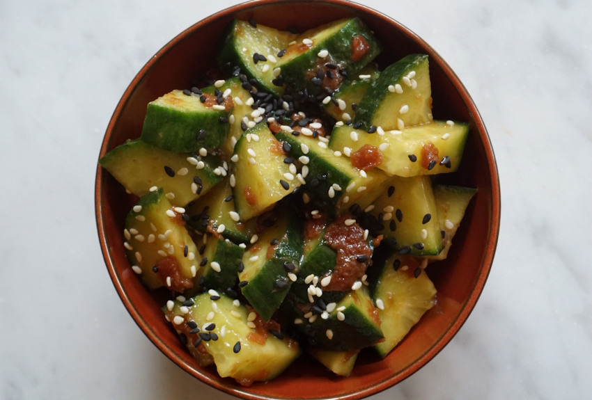 Komkommer met umeboshi