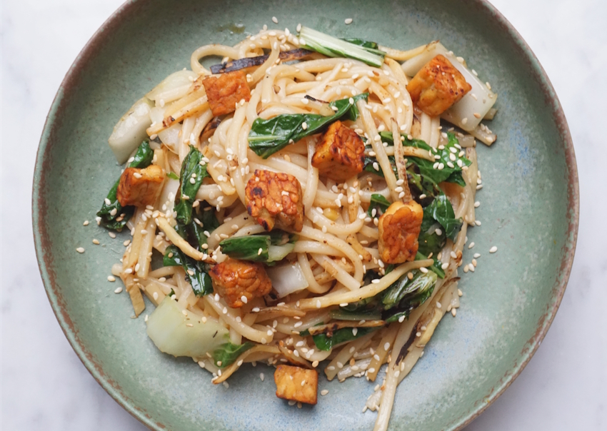 Vegan noedels met bamboe en te