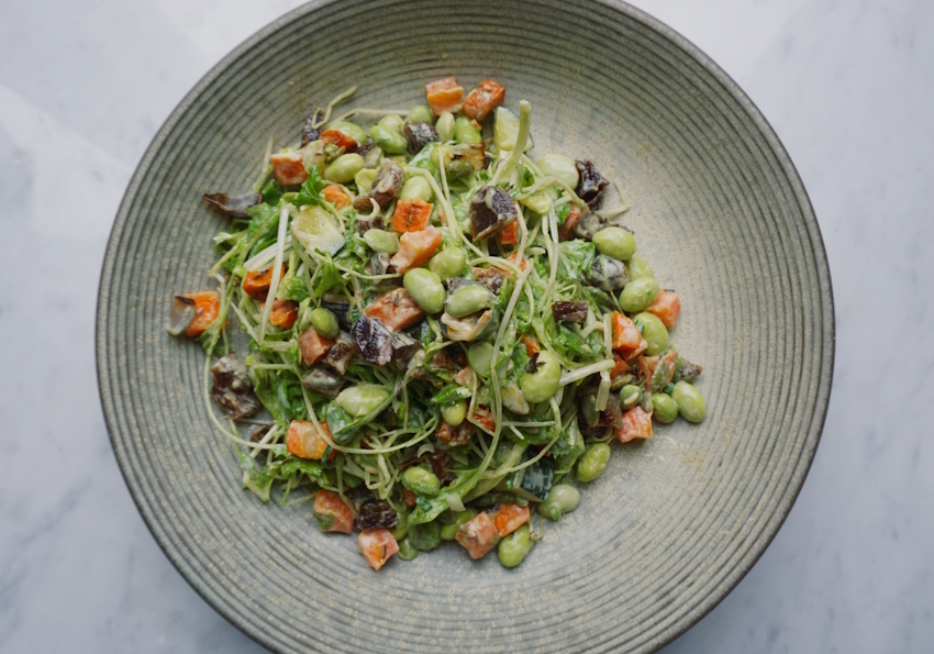 Raapstelen salade met abrikoos, sojabonen en wortel