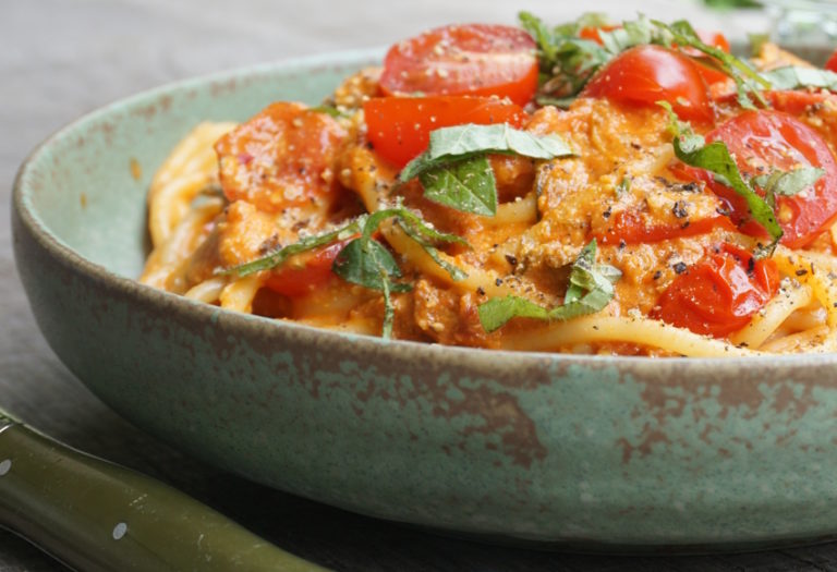 Snelle vegan pasta met tomaten