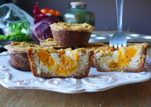 Vegan pompoentaartje met amandelbodem en cashewnoten pompoenvulling