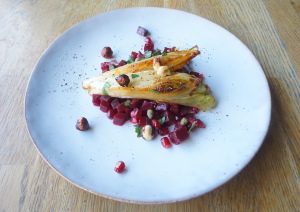 Gekarameliseerde witlof met bietensalade