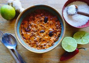 Vegan kidneybonen en zwarte linzen dahl