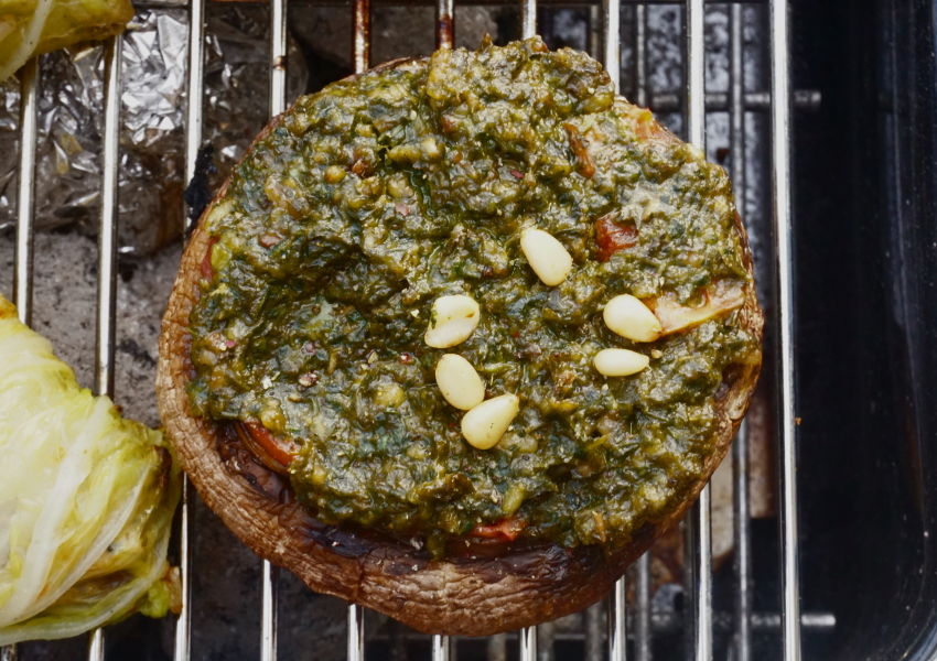 Vegan BBQ recepten- portobello gevuld met pesto