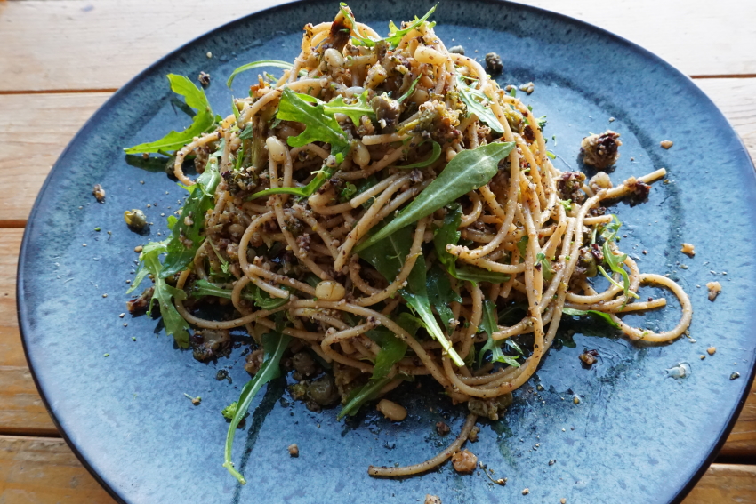 Vegan pasta met broccoli pesto- detail