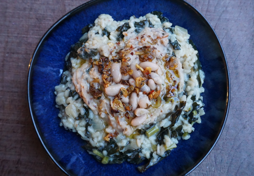 Vegan risotto met boerenkool en witte bonen; romig en zacht zonder kaas