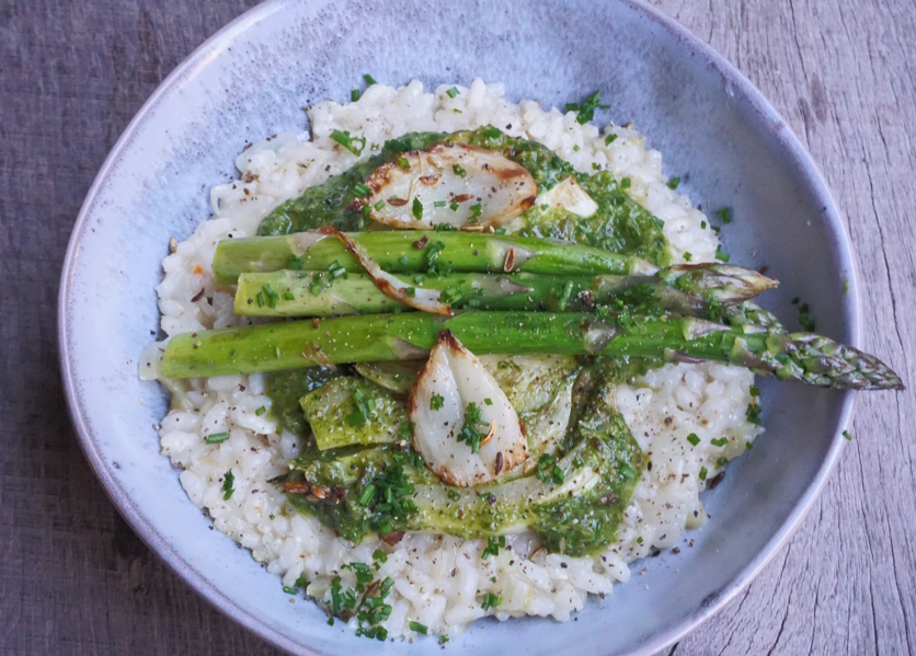 Vegan risotto met groene asperge en venkel