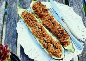 vegan gevulde courgette met noten