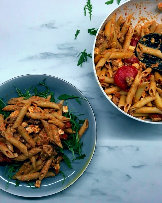 recept vegetarische pastasalade met paprika uit de oven