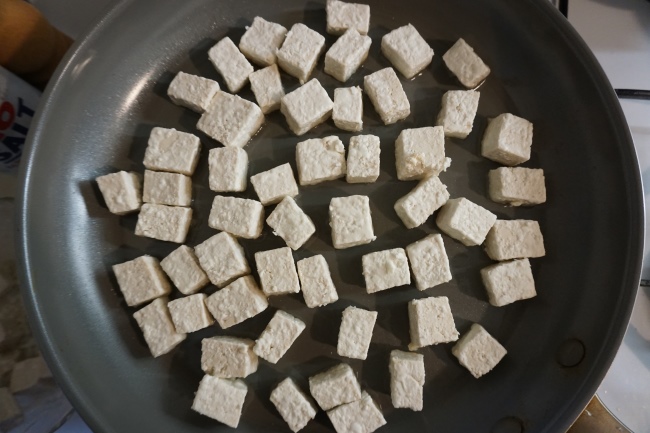 tofu blokjes met maizena bakken